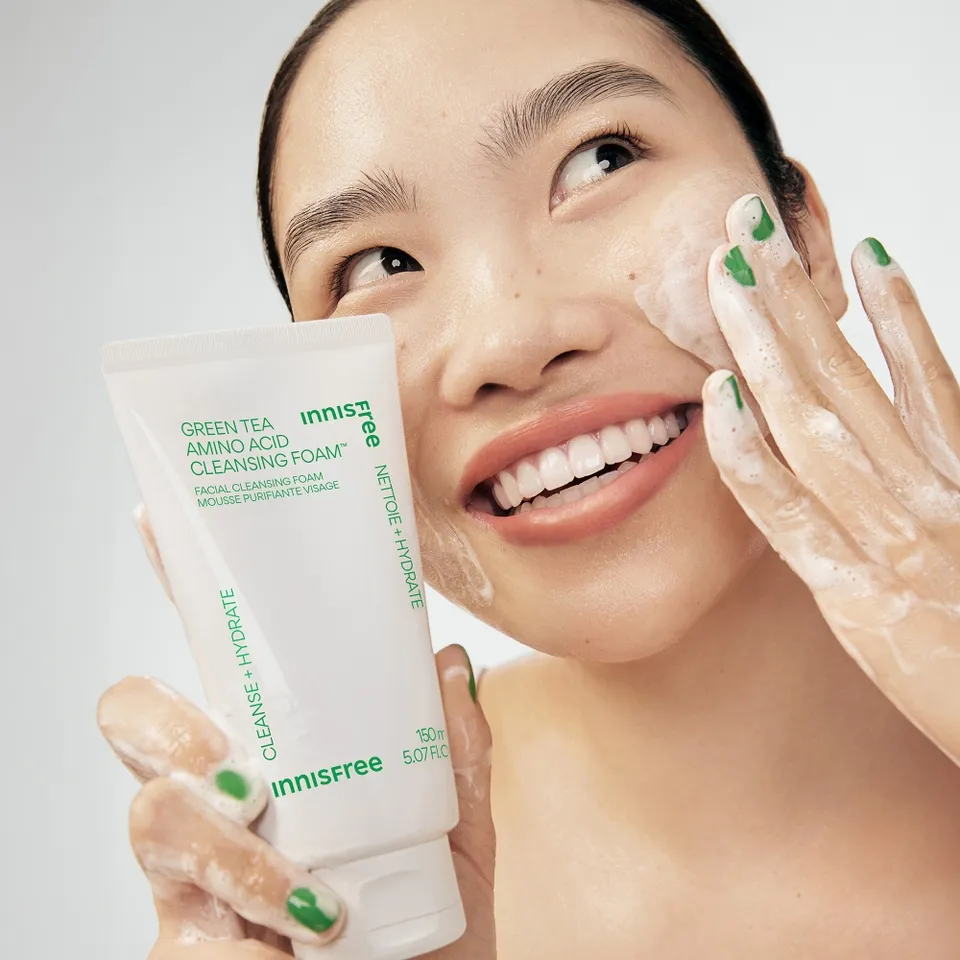 Sữa rửa mặt cao cấp Innisfree Green Tea Hydrating Amino Cleansing Foam