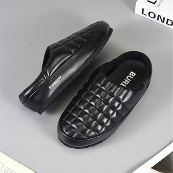 Giày Sục Nam Burberry Kẻ Ô Lót Nỉ Màu Đen Size 41