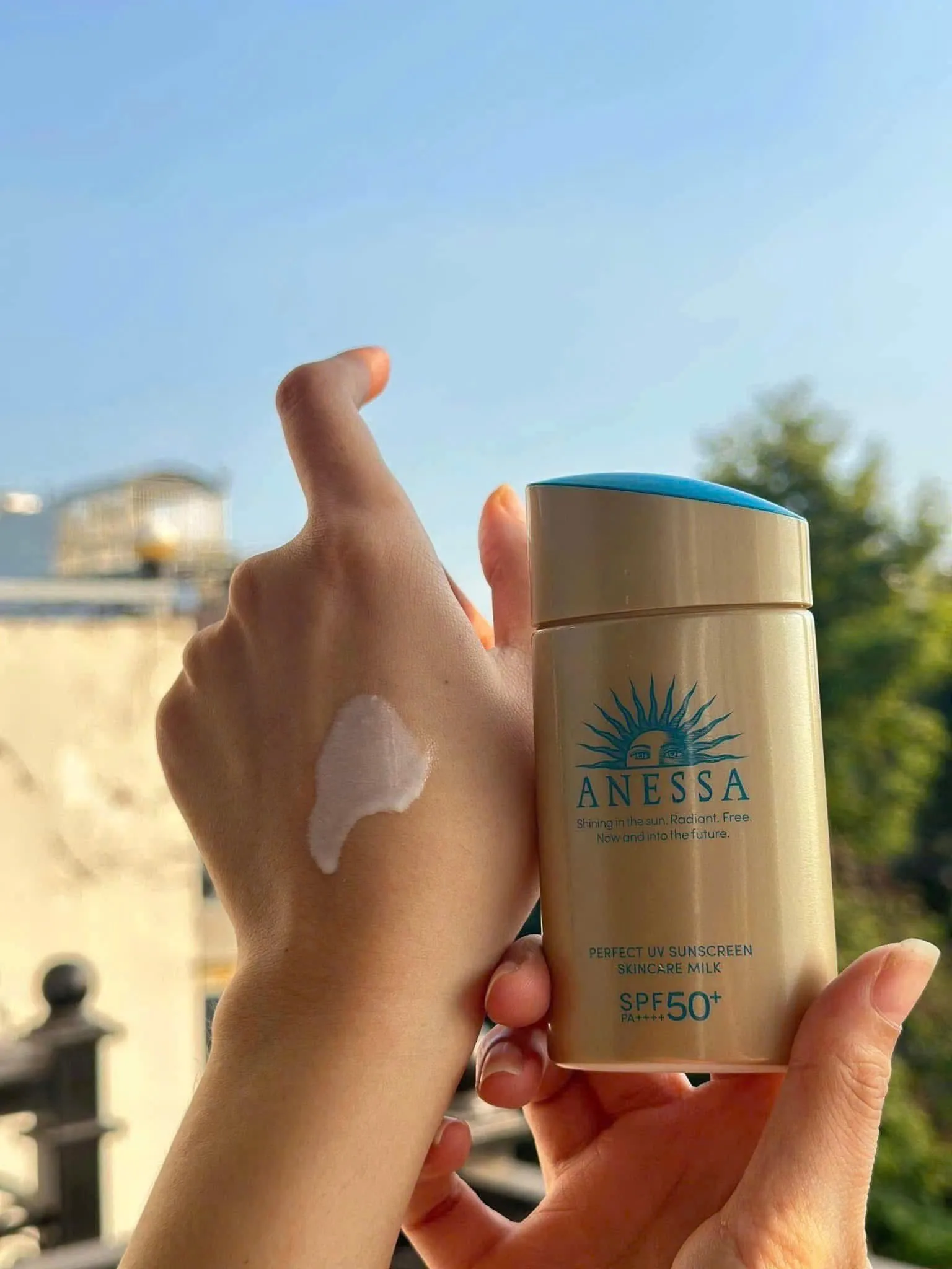 Kem chống nắng được đánh giá cao Anessa Perfect UV Sunscreen Skincare Milk SPF50+ PA++++
