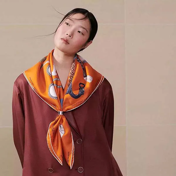 Khăn Nữ Hermès Nous Sommes Inseparables Scarf 90 H004149SV09 Màu Cam - Thời trang - Vua Hàng Hiệu