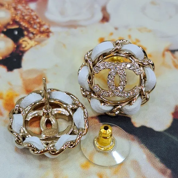 Khuyên Tai Nữ Chanel CC Classic Logo Earrings Màu Vàng/Trắng - Trang sức - Vua Hàng Hiệu