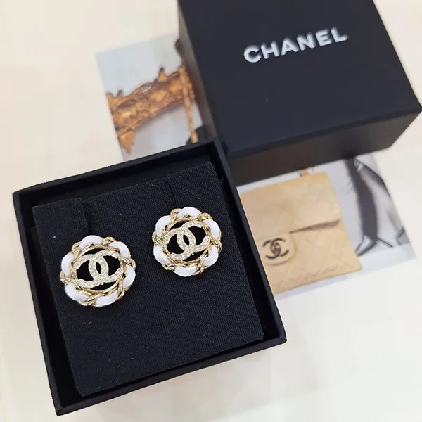 Khuyên Tai Nữ Chanel CC Classic Logo Earrings Màu Vàng/Trắng - Trang sức - Vua Hàng Hiệu