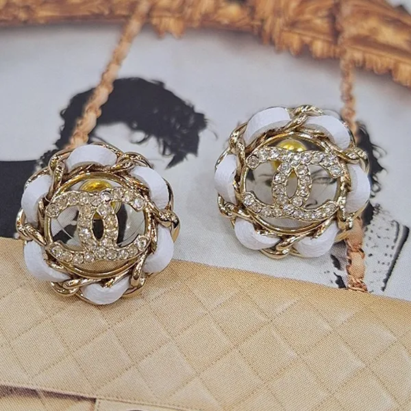 Khuyên Tai Nữ Chanel CC Classic Logo Earrings Màu Vàng/Trắng - Trang sức - Vua Hàng Hiệu