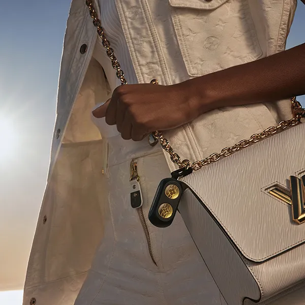 Tai Nghe Louis Vuitton LV Horizon Light Up QAB220 Màu Vàng - Phụ Kiện Công Nghệ - Vua Hàng Hiệu