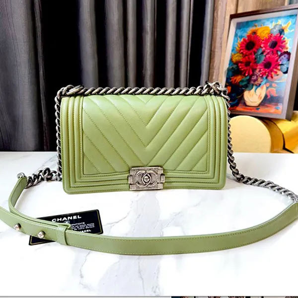 Túi Đeo Chéo Nữ Chanel Iridescent Lambskin Chevron Quilted Medium Boy Flap Green Màu Xanh - Túi xách - Vua Hàng Hiệu