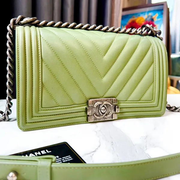 Túi Đeo Chéo Nữ Chanel Iridescent Lambskin Chevron Quilted Medium Boy Flap Green Màu Xanh - Túi xách - Vua Hàng Hiệu