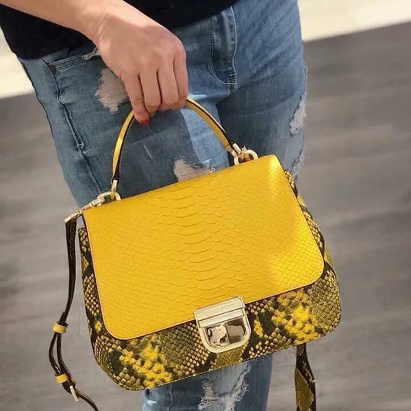 Túi Đeo Chéo Nữ Michael Kors MK Bridgette Embossed Leather Crossbody Bag Màu Vàng