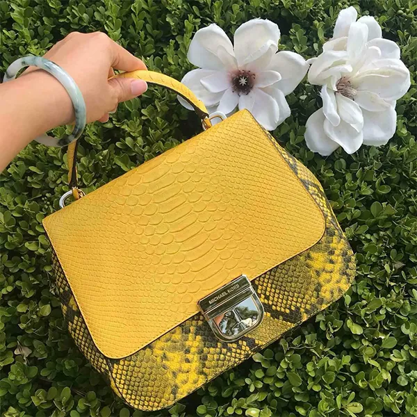 Túi Đeo Chéo Nữ Michael Kors MK Bridgette Embossed Leather Crossbody Bag Màu Vàng