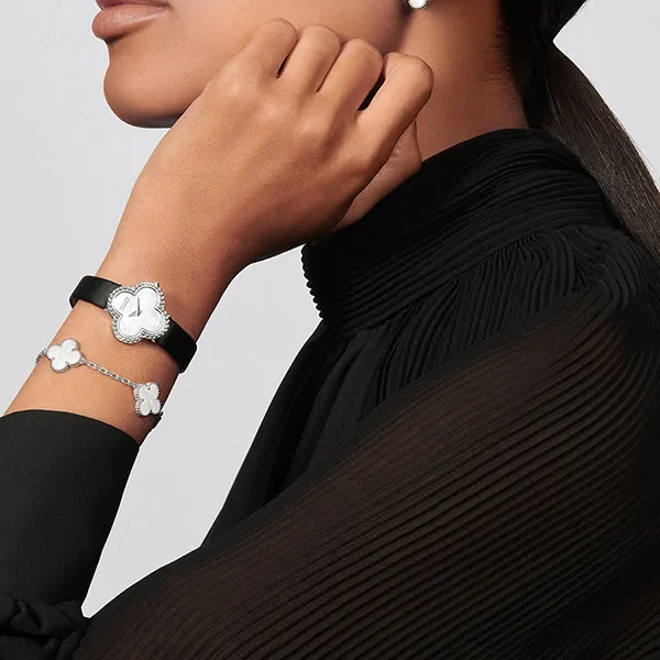 Vòng Đeo Tay Nữ Van Cleef & Arpels Vintage Alhambra Bracelet, 5 Motifs VCARF48400 Màu Trắng - Trang sức - Vua Hàng Hiệu