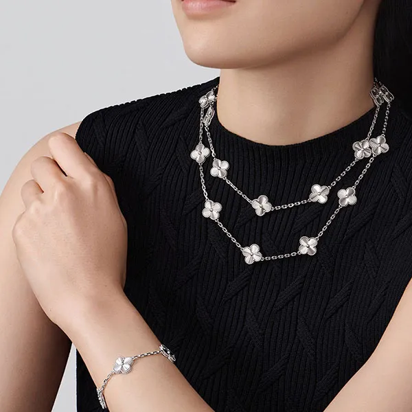 Vòng Đeo Tay Nữ Van Cleef & Arpels Vintage Alhambra Bracelet, 5 Motifs VCARP9XE00 Màu Bạc - Trang sức - Vua Hàng Hiệu