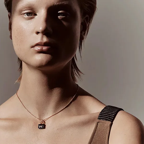 Dây Chuyền Nữ Hermès Amulettes Constance Pendant Màu Vàng Hồng/Đen