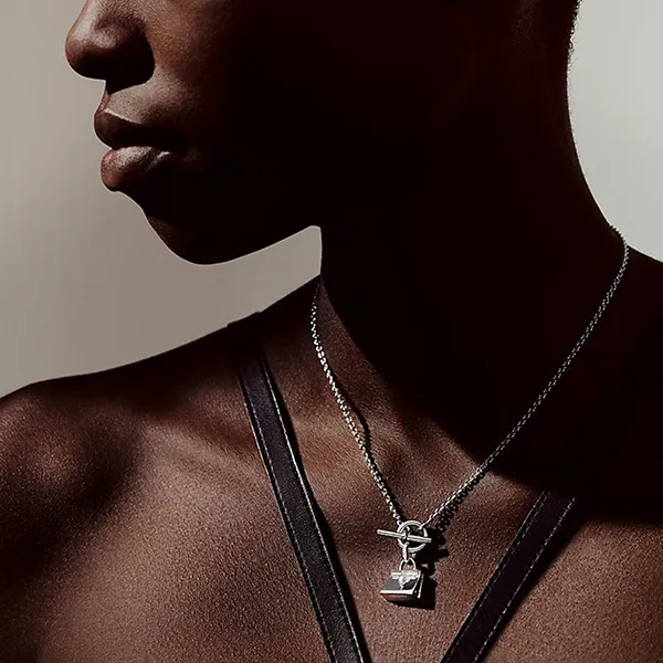 Dây Chuyền Nữ Hermès Amulettes Kelly Pendant H121325B 00 Màu Bạc