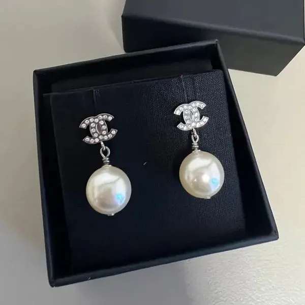 Khuyên Tai Nữ Chanel CC Earrings Silver, Metal Màu Bạc Trắng