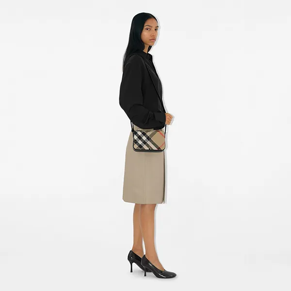 Túi Đeo Vai Nữ Burberry Snip Crossbody Bag 80973541 Màu Be/Đen