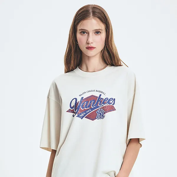 Áo Thun MLB Varsity Vintage Washing Graphic Mega Overfit T-Shirt New York Yankees 3ATSV0753-43CGD Màu Kem