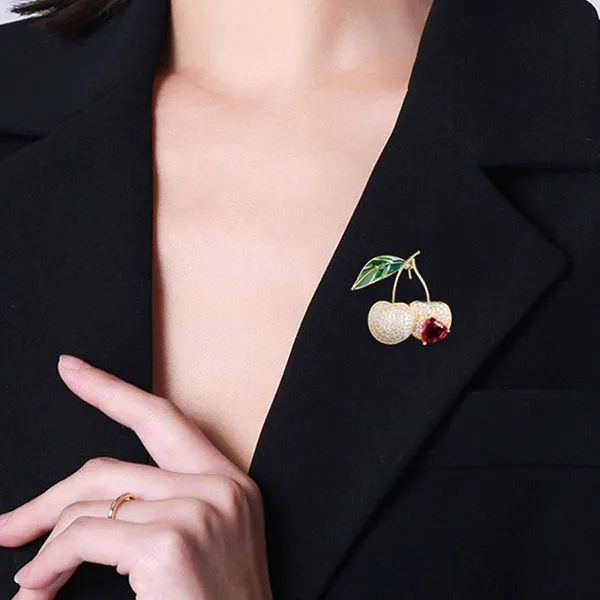 Cài Áo Meri Cherry Love BR799 Màu Vàng