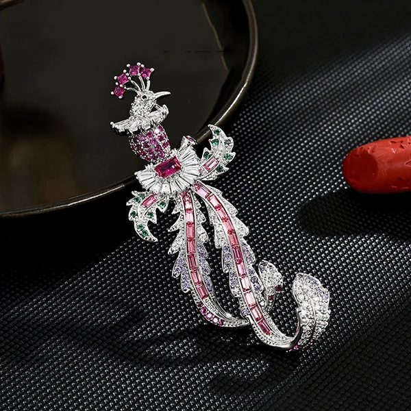 Cài Áo Nữ Meri Enchanting Peacock BR868 Màu Hồng Bạc