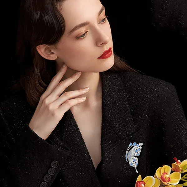 Cài Áo Nữ Meri Graceful Butterfly BR860 Màu Xanh Bạc