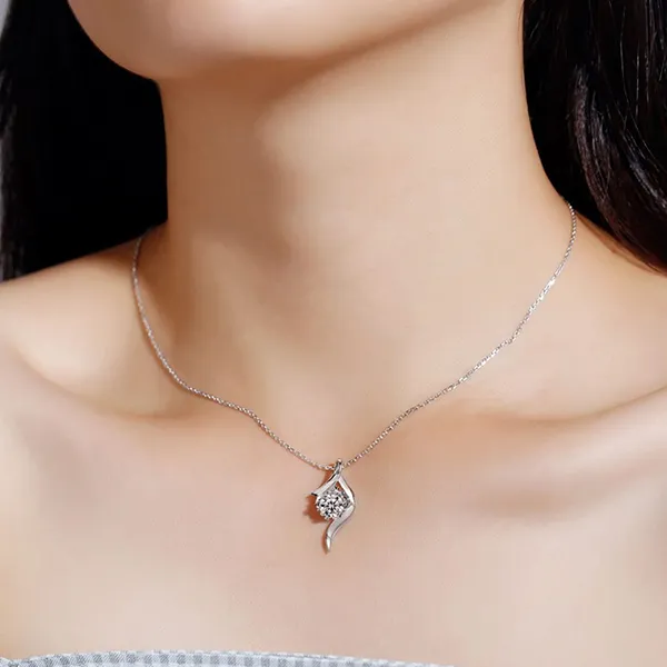 Dây Chuyền Nữ Lili Jewelry Đính Đá Moissanite The Night LILI_496739 Màu Bạc