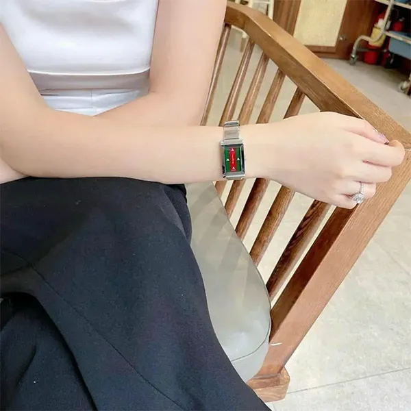 Đồng Hồ Nữ Gucci G-Frame Quartz YA147401 Bạc