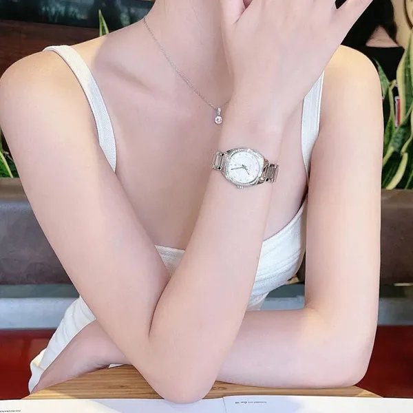 Đồng Hồ Nữ Gucci GG2570 Diamond White YA142505 Màu Bạc