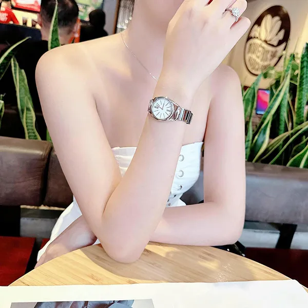 Đồng Hồ Nữ Gucci Horsebit Quartz White Dial Silver YA140505 Màu Bạc