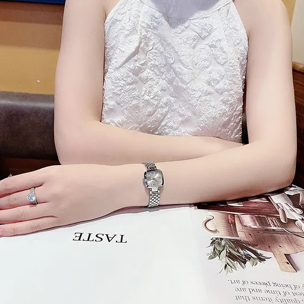 Đồng Hồ Nữ Gucci Small Silver Dial Stainless Steel YA125517 23x24mm Màu Bạc - Đồng hồ - Vua Hàng Hiệu