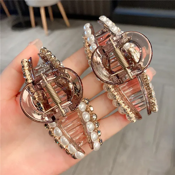 Kẹp Tóc Nữ Meri Pearl Camellia HC147-Đ Màu Nâu