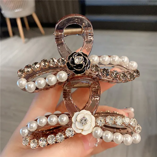 Kẹp Tóc Nữ Meri Pearl Camellia HC147-Đ Màu Nâu
