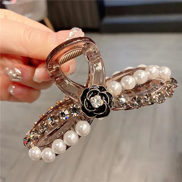 Kẹp Tóc Nữ Meri Pearl Camellia HC147-Đ Màu Nâu