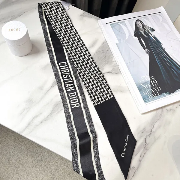 Khăn Dior 30 Montain Micha Twilly Silk Màu Đen Trắng