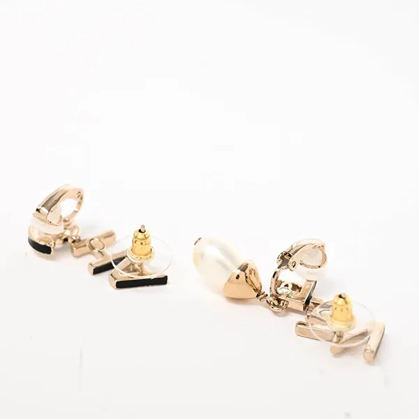 Khuyên Tai Nữ Chanel Boucles D'oreilles Laiton Doré Earrings Màu Vàng Gold