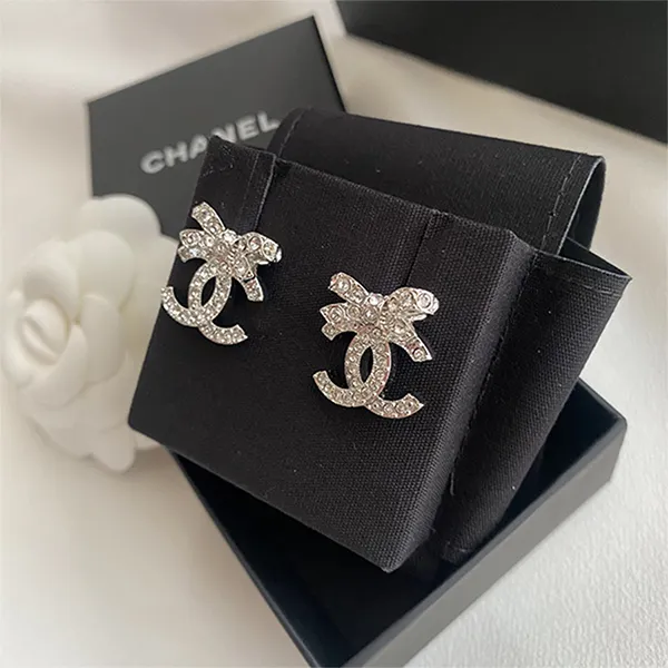Khuyên Tai Nữ Chanel Sparkling CC Logo Earrings Màu Bạc
