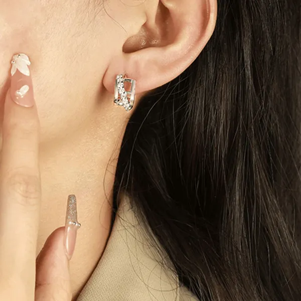 Khuyên Tai Nữ Kya Jewel Modern Sparkle SE133 Màu Bạc Trắng