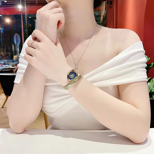 Set Đồng Hồ + Vòng Đeo Tay Nữ Christian Van Sant CV0872 Naga Quartz Blue Dial Màu Xanh Vàng