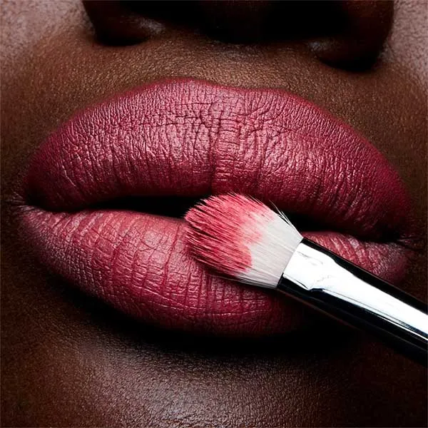 Son Lì Mac Powder Kiss Lipstick 301 Little Tamed Màu Hồng Cánh Hoa