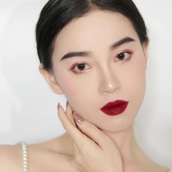 Son MAC Locked Kiss 24HR Lipstick 85 Poncy Màu Đỏ Mận