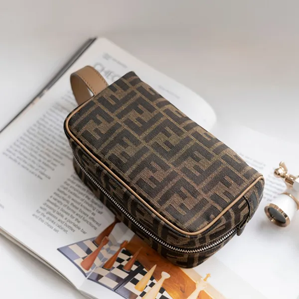Túi Cầm Tay Fendi FF Jacquard Small Toiletry Case In Brown ALWK 7N0151 F1HRM Màu Nâu - Túi xách - Vua Hàng Hiệu