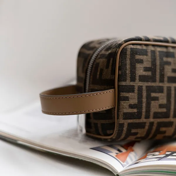 Túi Cầm Tay Fendi FF Jacquard Small Toiletry Case In Brown ALWK 7N0151 F1HRM Màu Nâu - Túi xách - Vua Hàng Hiệu