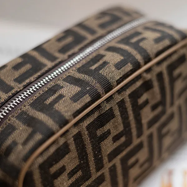 Túi Cầm Tay Fendi FF Jacquard Small Toiletry Case In Brown ALWK 7N0151 F1HRM Màu Nâu - Túi xách - Vua Hàng Hiệu