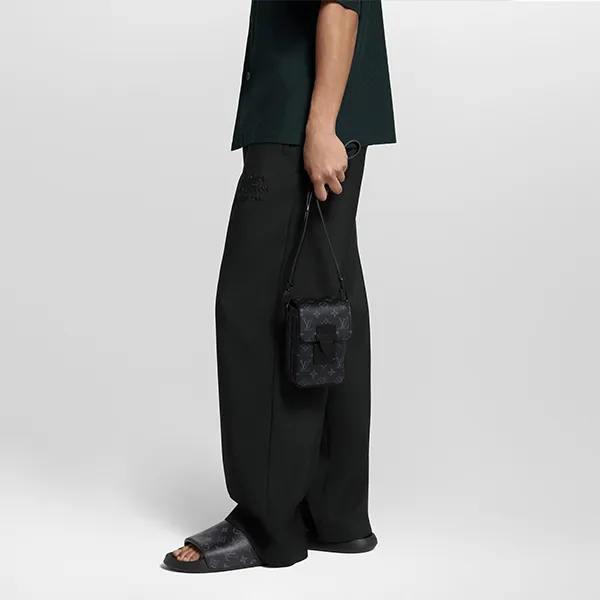 Túi Đeo Chéo Nam Louis Vuitton LV S-Lock Monogram Eclipse Crossbody Bag M82252 Black Màu Đen