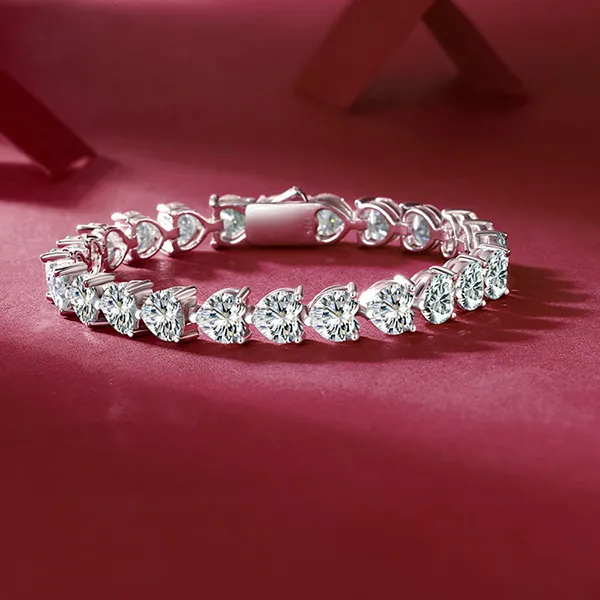 Vòng Đeo Tay Nữ LiLi Jewelry Dạng Chuỗi Trái Tim Đính Kim Cương Moissanite Della LILI_063598 Màu Bạc