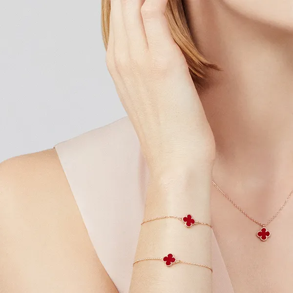 Vòng Đeo Tay Nữ Van Cleef & Arpels Sweet Alhambra Bracelet 18K Rose Gold Carnelian VCARN59K00 Màu Vàng Hồng