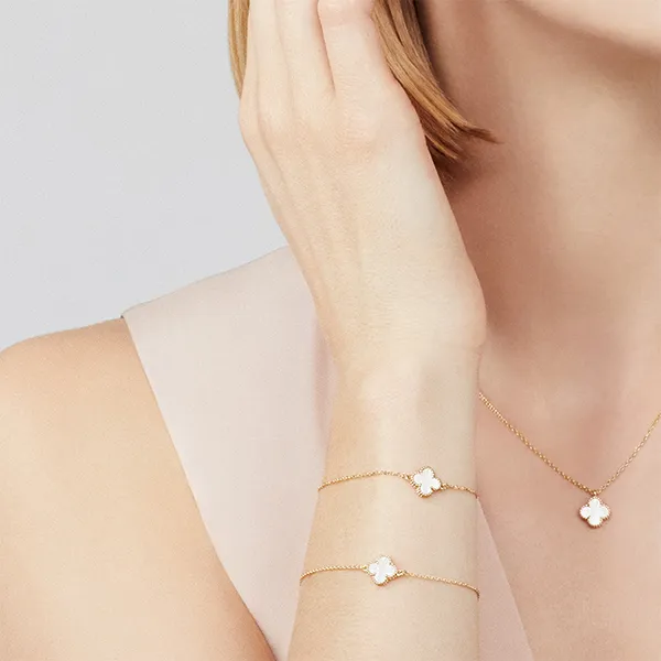 Vòng Đeo Tay Nữ Van Cleef & Arpels Sweet Alhambra Bracelet 18K Yellow Gold Mother-Of-Pearl VCARF68800 Màu Vàng