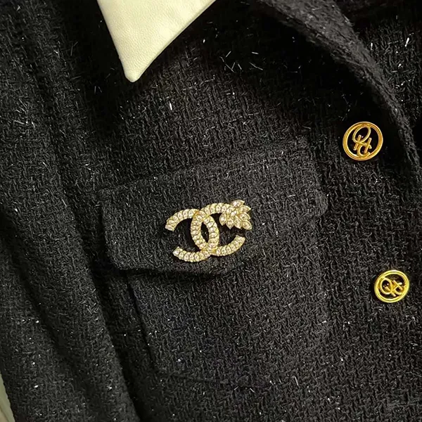 Cài Áo Nữ Chanel CC Brooch AB9478 GP Gold Metal Màu Vàng Trắng