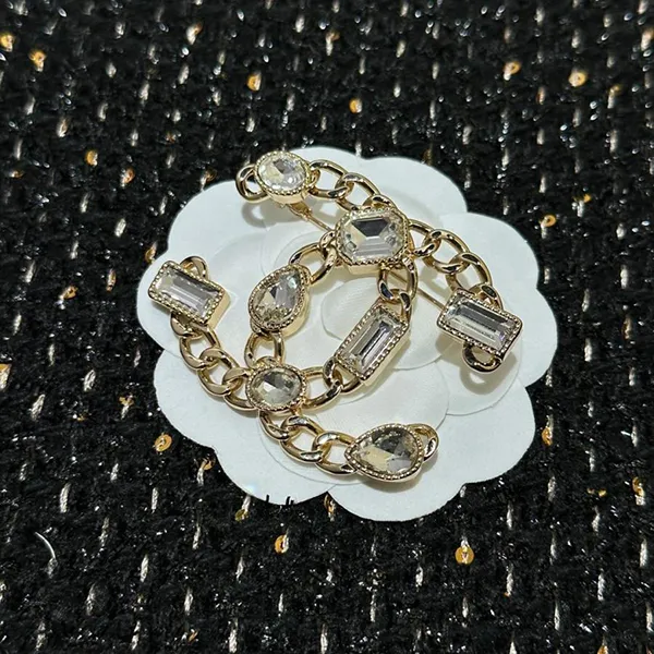 Cài Áo Nữ Chanel CC Chanel Brooch Gold Metal/ White Màu Vàng - Phụ kiện - Vua Hàng Hiệu