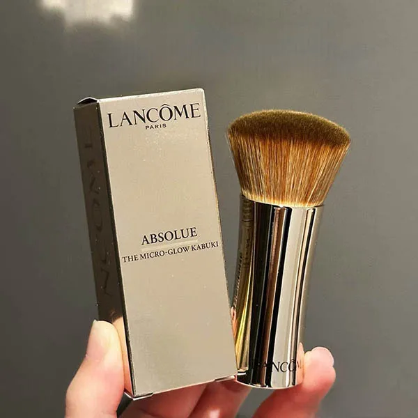 Cọ Trang Điểm Lancôme The Micro Glow Kabuki Màu Vàng