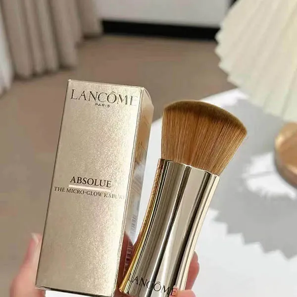 Cọ Trang Điểm Lancôme The Micro Glow Kabuki Màu Vàng