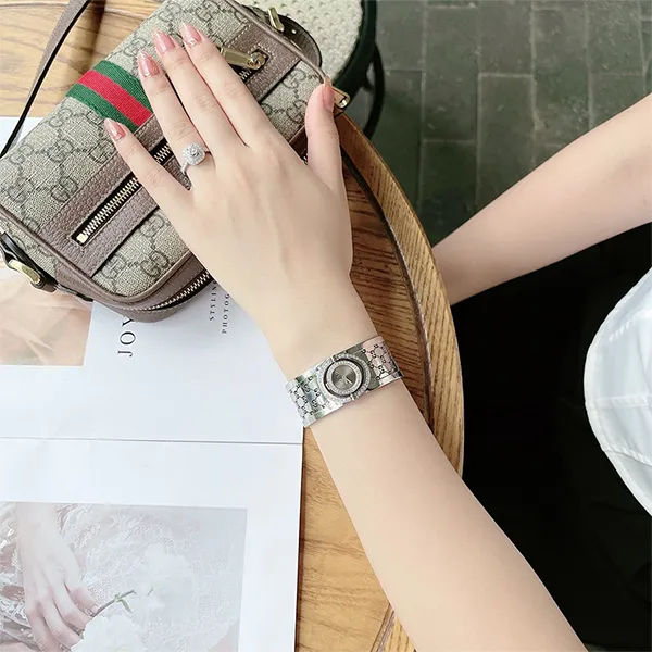 Đồng Hồ Nữ Gucci Twirl 112 Diamonds Brown Dial Silver Tone 17mm YA112504 Màu Bạc - Nâu
