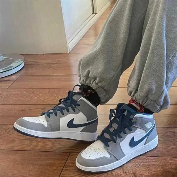 Giày Thể Thao Nam Nike Air Jordan 1 Mid GS True Blue Cement DQ8423-014 Màu Xanh Trắng Size 38.5 - Giày - Vua Hàng Hiệu